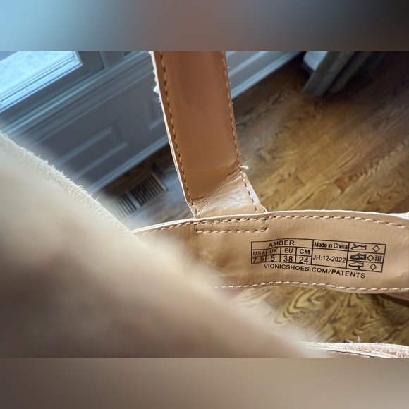 Vivonic Amber Adjustable strap Sandal Sz. 7.5 NWOT - Picture 2 of 8